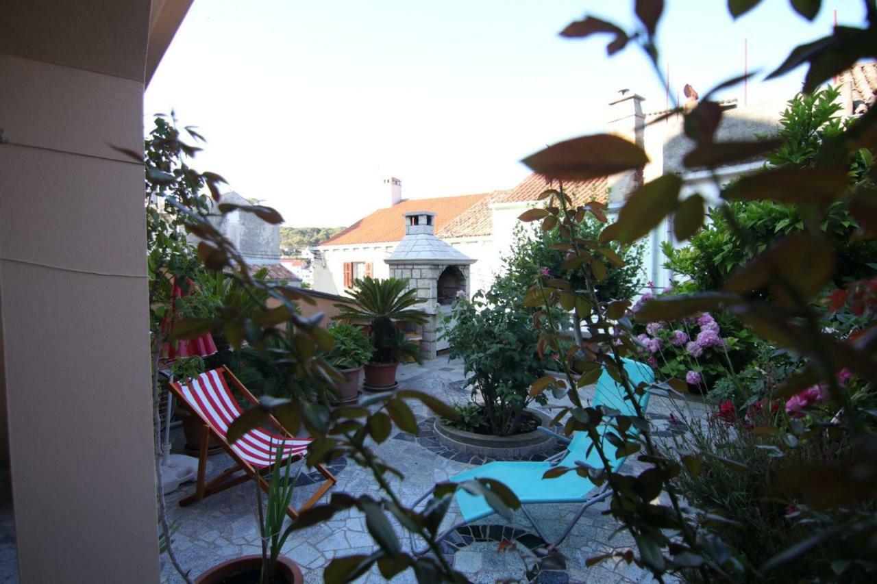 App With A Lovely Patio Mali Lošinj Eksteriør bilde