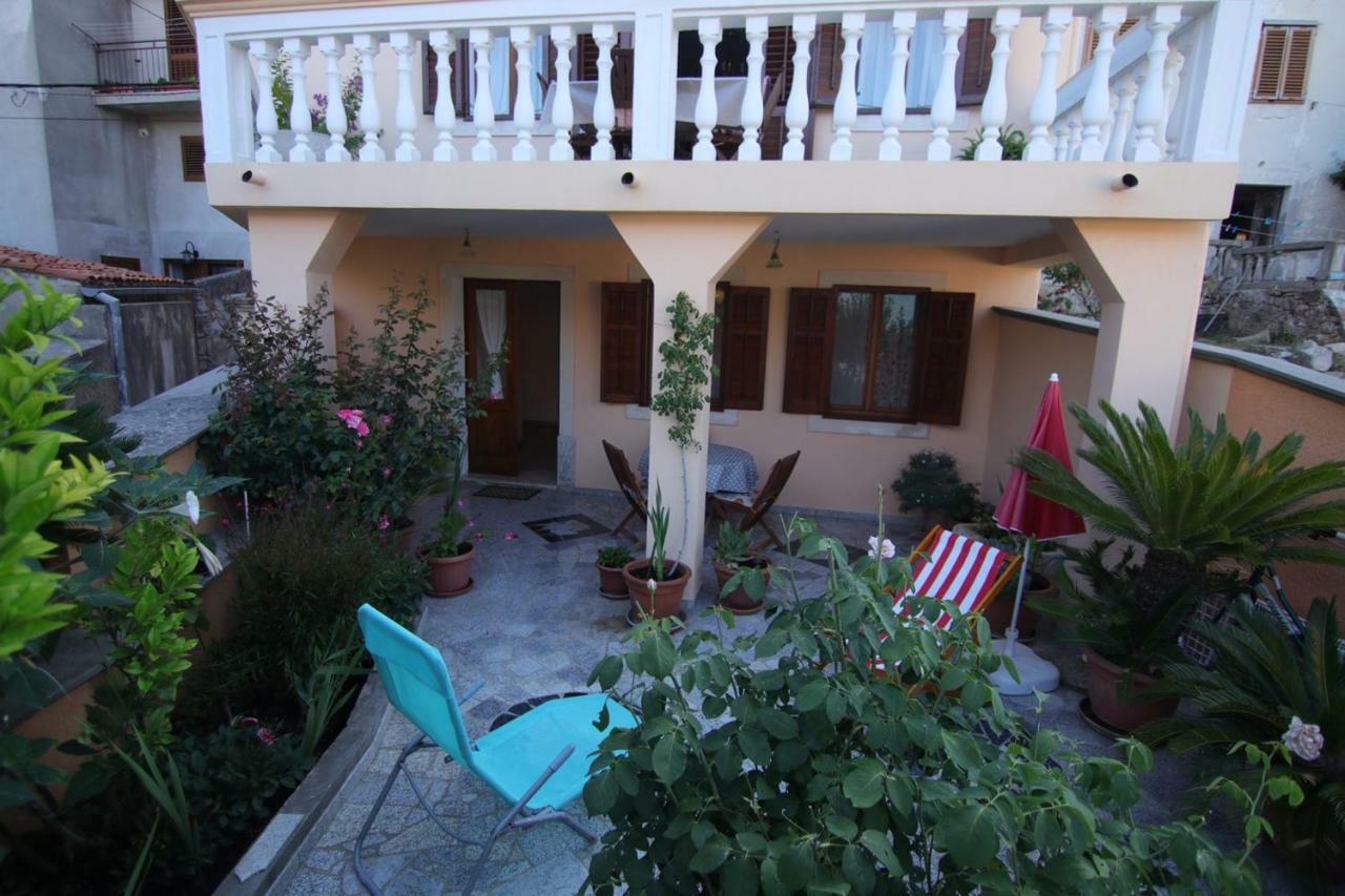 App With A Lovely Patio Mali Lošinj Eksteriør bilde