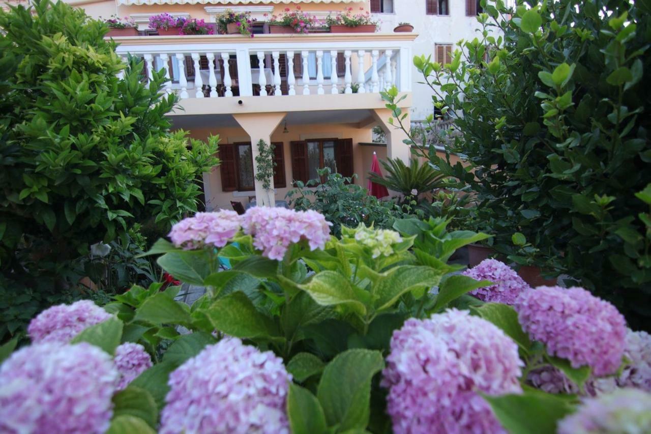 App With A Lovely Patio Mali Lošinj Eksteriør bilde