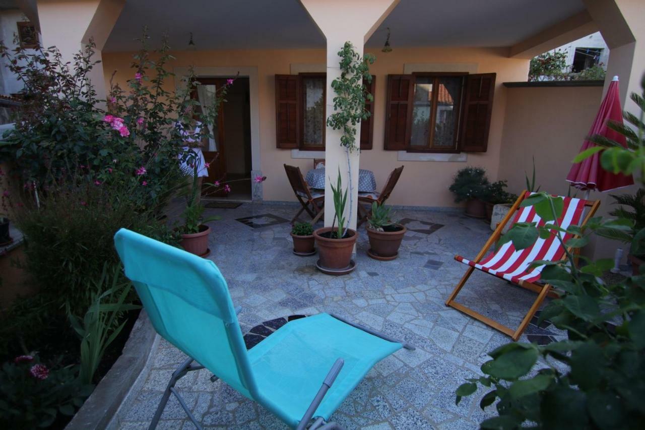 App With A Lovely Patio Mali Lošinj Eksteriør bilde